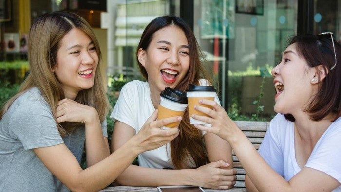 Etika yang Harus Dijaga Ketika Nongkrong Bersama Teman